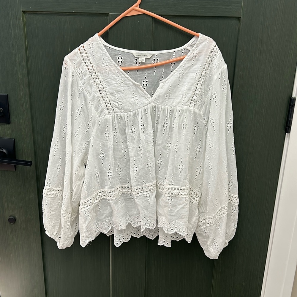American Eagle white cotton eyelet and crochet blouse. Size M 3/4 puffy sleeves